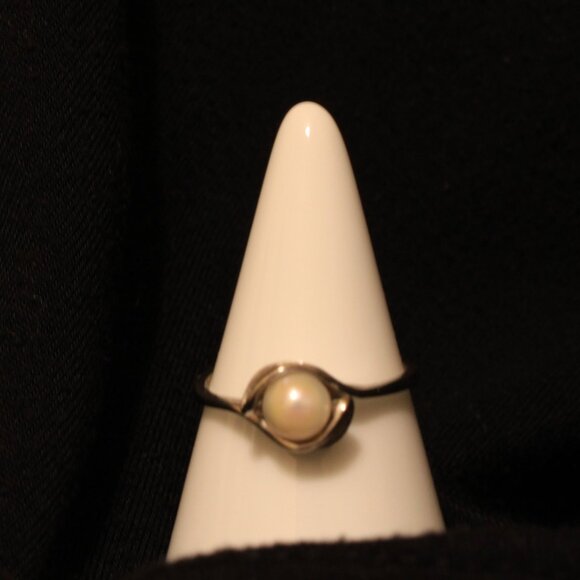 Classic Pearl ring - Picture 1 of 1